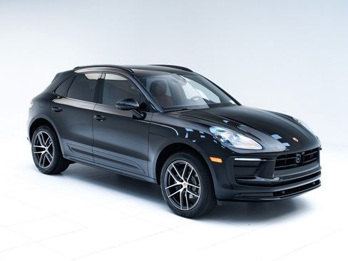 Certified 2026 Porsche Macan AWD/4WD image 7