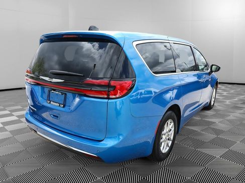 New 2026 Chrysler Pacifica Select FWD image 7