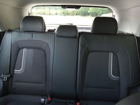 Used 2024 Hyundai Venue Limited FWD image 22