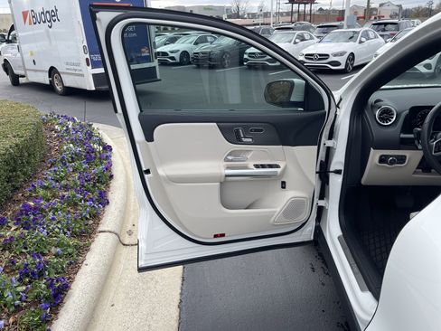 Certified 2025 Mercedes-Benz GLA 250 image 14