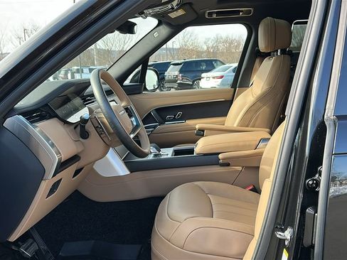 New 2026 Land Rover Range Rover Long Wheelbase SE image 9