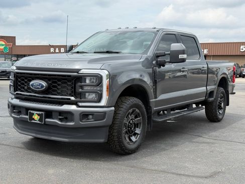Used 2023 Ford F250 Lariat w/ Sport Appearance Package AWD/4WD image 4