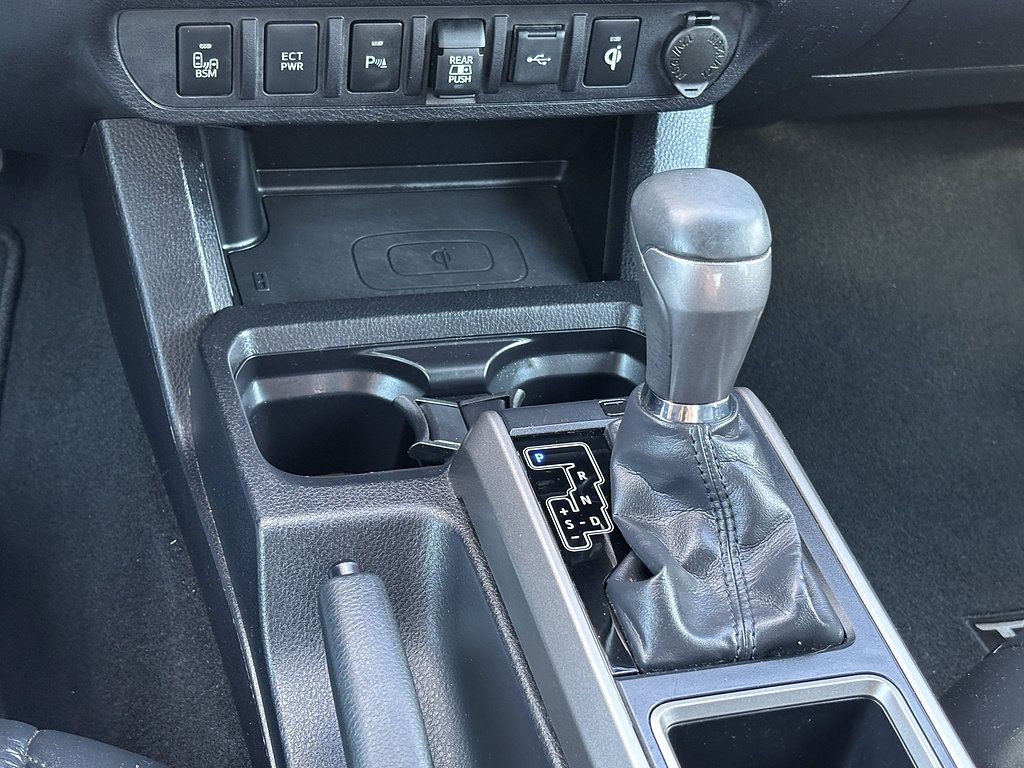 Used 2020 Toyota Tacoma Limited RWD image 24
