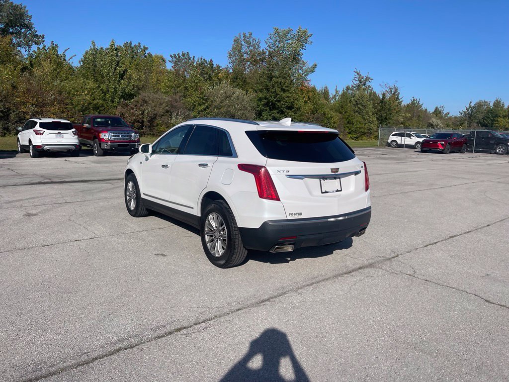Used 2017 Cadillac XT5 Luxury w/ Driver Awareness Package FWD image 3