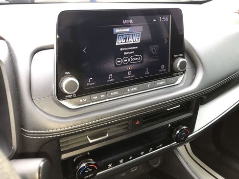 Used 2023 Nissan Rogue SV image 16