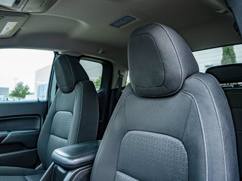 Used 2015 GMC Canyon SLE RWD image 34