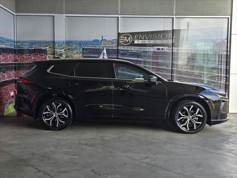 Certified 2026 Toyota Crown Signia AWD/4WD image 4