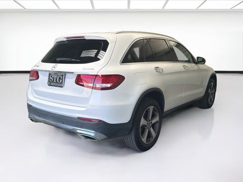 Used 2018 Mercedes-Benz GLC 300 4MATIC image 4