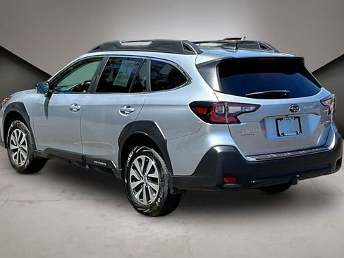Used 2025 Subaru Outback Premium AWD/4WD image 4
