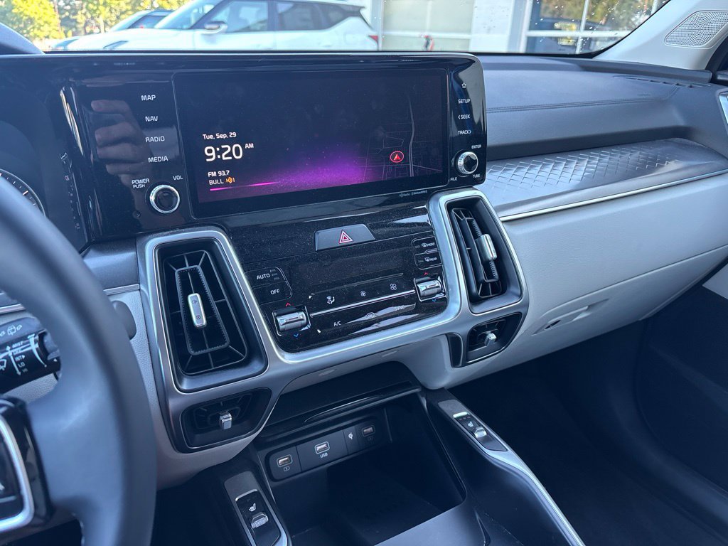 Used 2023 Kia Sorento S w/ Panoramic Sunroof Package FWD image 10