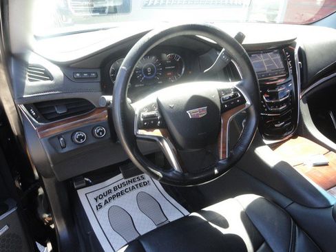 Used 2017 Cadillac Escalade ESV Luxury AWD/4WD image 7