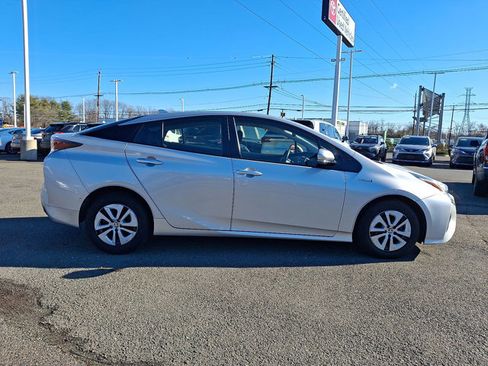 Used 2018 Toyota Prius Three image 28