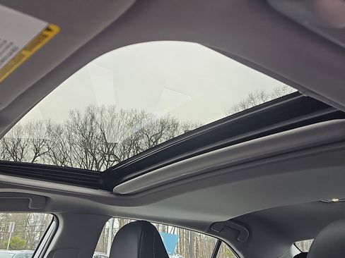 Used 2024 Toyota Camry SE image 8