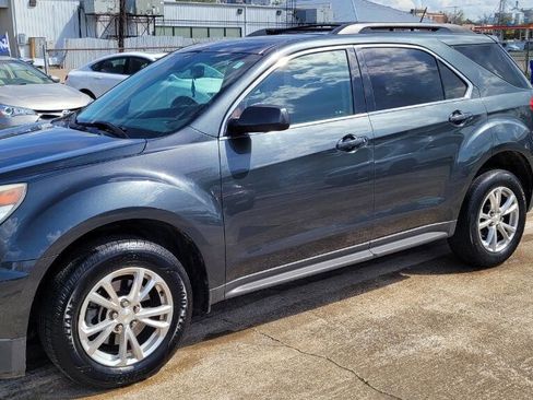 Used 2017 Chevrolet Equinox LT w/ Convenience Package image 2
