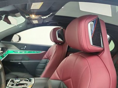 Used 2025 BMW 740i RWD image 32