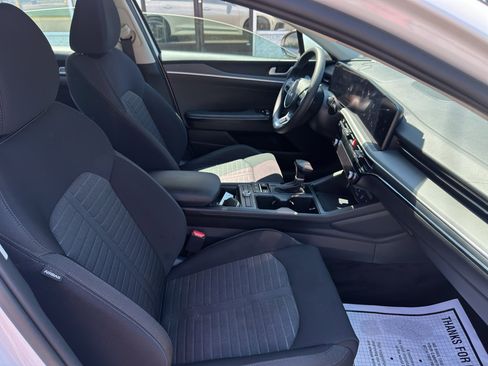 Used 2025 Kia K5 LXS image 12