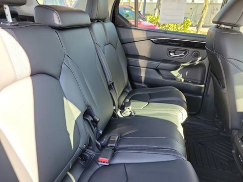 Certified 2024 Honda Pilot Touring image 10