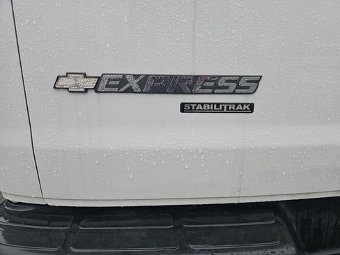 Used 2014 Chevrolet Express 2500 RWD image 23
