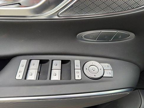 Used 2022 Genesis GV70 2.5T w/ Advanced Package AWD/4WD image 19