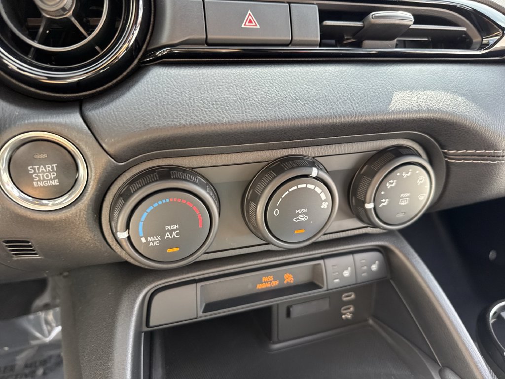 Used 2025 MAZDA MX-5 Miata Club RWD image 47
