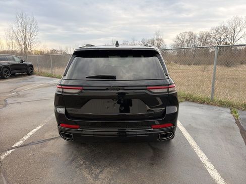 Used 2024 Jeep Grand Cherokee Summit image 7