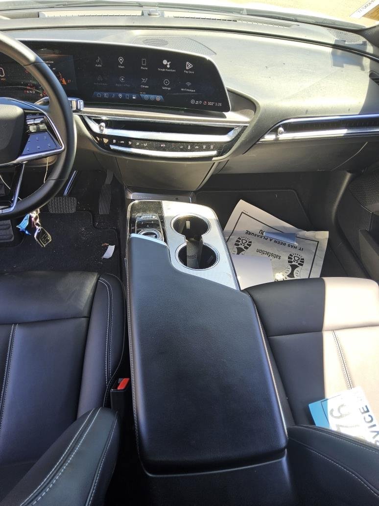 Used 2024 Cadillac Lyriq Tech RWD image 3