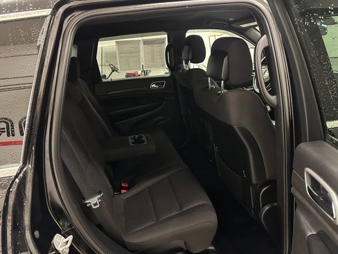 Used 2018 Jeep Grand Cherokee Laredo image 25