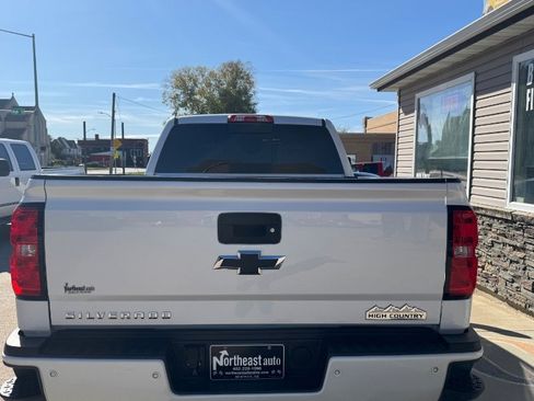Used 2019 Chevrolet Silverado 2500 High Country w/ Duramax Plus Package image 12
