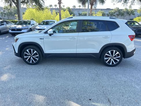 Used 2023 Volkswagen Taos SE w/ Panoramic Sunroof Package AWD/4WD image 3