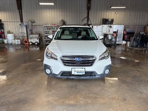 Used 2018 Subaru Outback 2.5i Limited AWD/4WD image 2