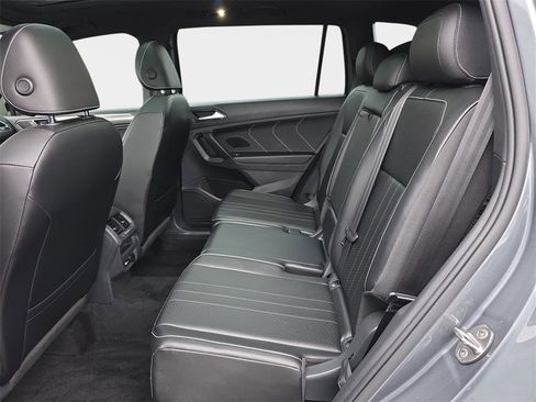 Used 2022 Volkswagen Tiguan SE R-Line image 17