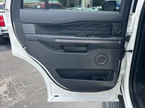 Used 2023 Ford Expedition Platinum AWD/4WD image 22