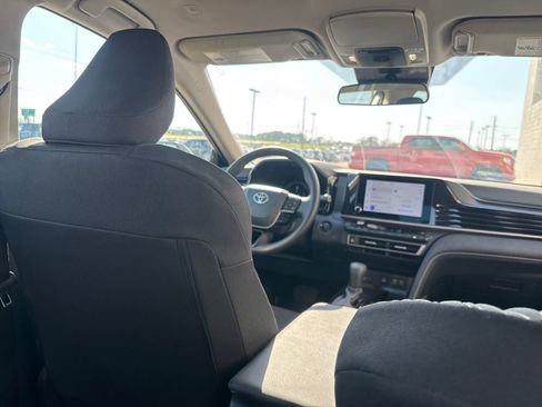 Used 2025 Toyota Camry LE image 27