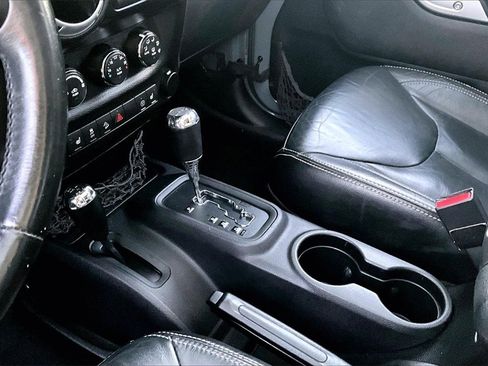 Used 2014 Jeep Wrangler Unlimited Sahara w/ Connectivity Group image 14