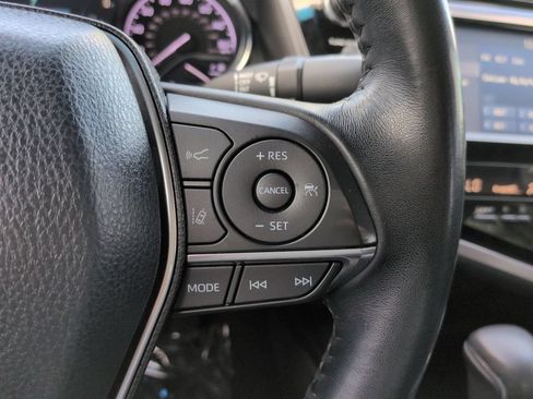 Used 2018 Toyota Camry XLE FWD image 24