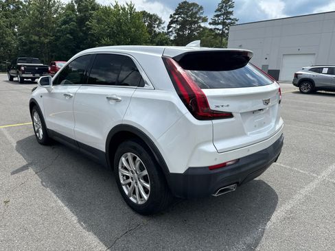 Used 2019 Cadillac XT4 Luxury w/ Cold Weather Package FWD image 4