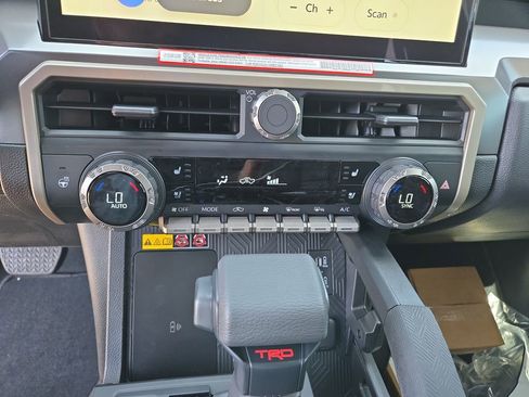 New 2026 Toyota Tacoma TRD Off-Road w/ TRD Off Road Premium Package AWD/4WD image 27