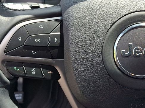 Used 2021 Jeep Grand Cherokee Laredo RWD image 20