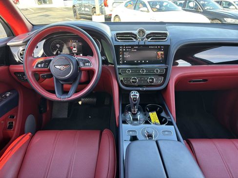Used 2022 Bentley Bentayga image 12