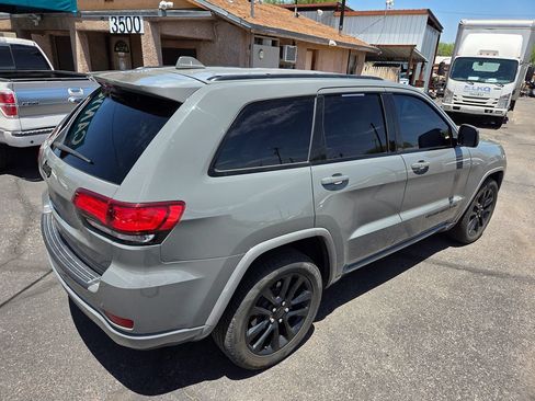 Used 2020 Jeep Grand Cherokee Altitude RWD image 4