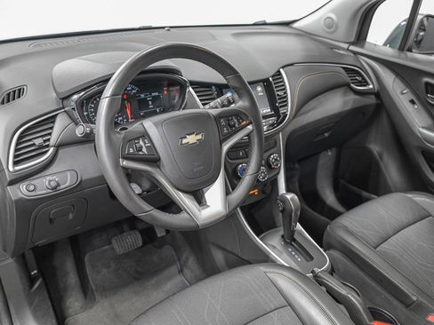 Used 2022 Chevrolet Trax LT w/ LT Convenience Package image 17