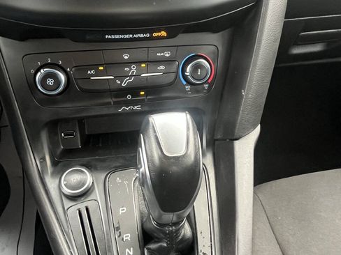 Used 2015 Ford Focus SE FWD image 13