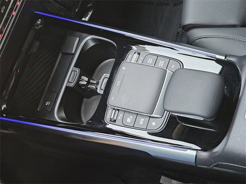 Used 2023 Mercedes-Benz EQB 300 4MATIC image 19