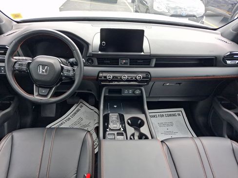 Used 2025 Honda Pilot TrailSport image 12