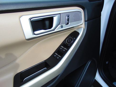 Used 2021 Ford Explorer Limited image 8