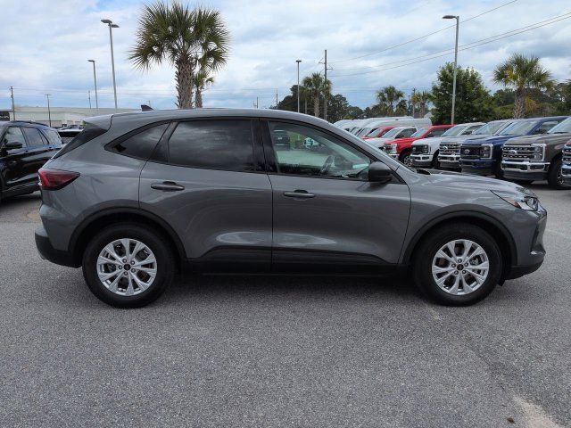 Used 2025 Ford Escape Active w/ Tech Pack #1 FWD image 3