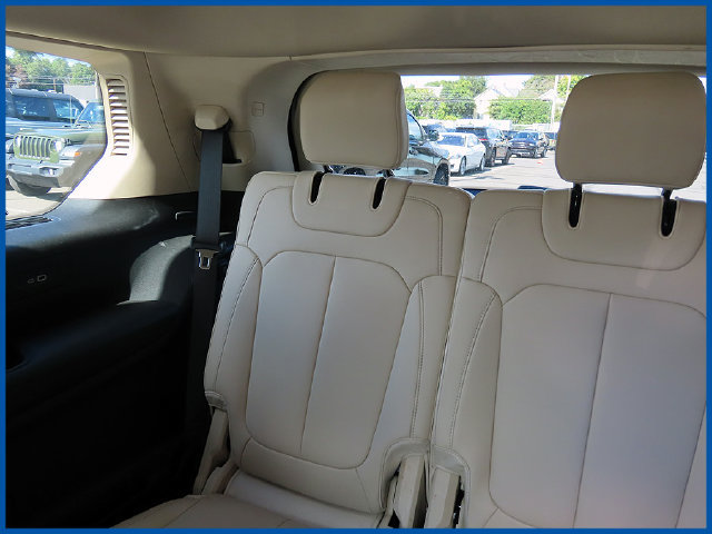 Used 2022 Jeep Grand Cherokee L Limited AWD/4WD image 12