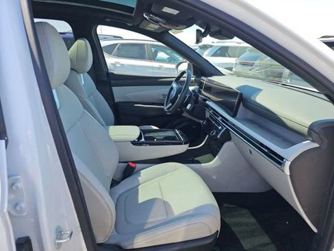 Used 2025 Hyundai Tucson Limited AWD/4WD image 14