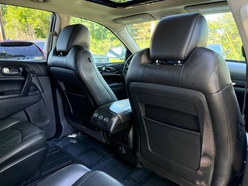 Used 2017 Buick Enclave Leather w/ Enclave Tuscan Edition FWD image 19