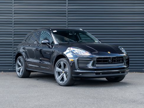 Certified 2025 Porsche Macan image 10